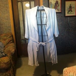 Liz Claiborne robe size L